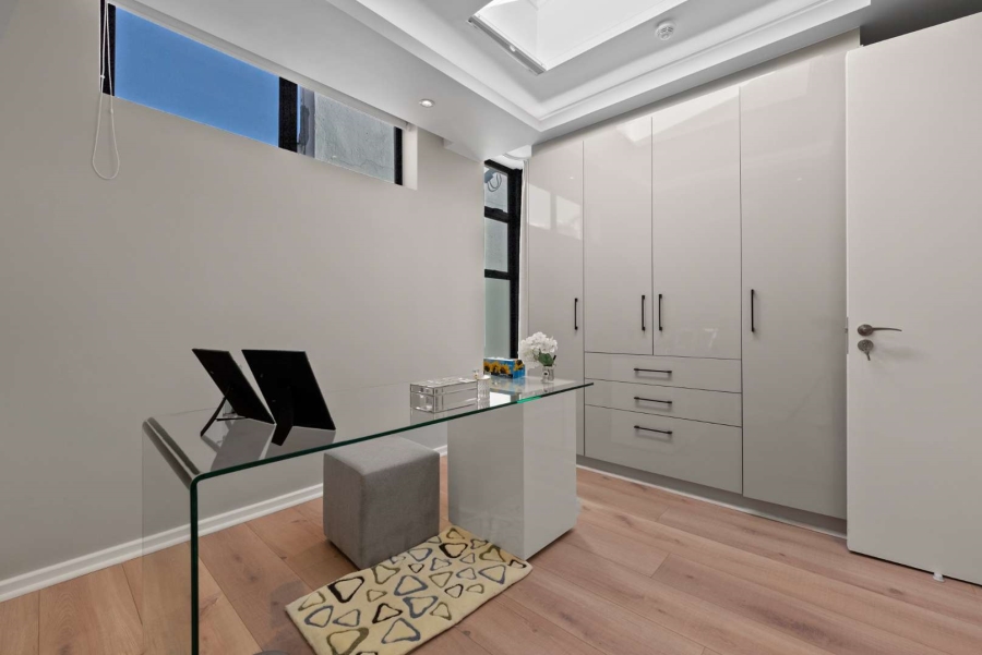 4 Bedroom Property for Sale in Bantry Bay Western Cape